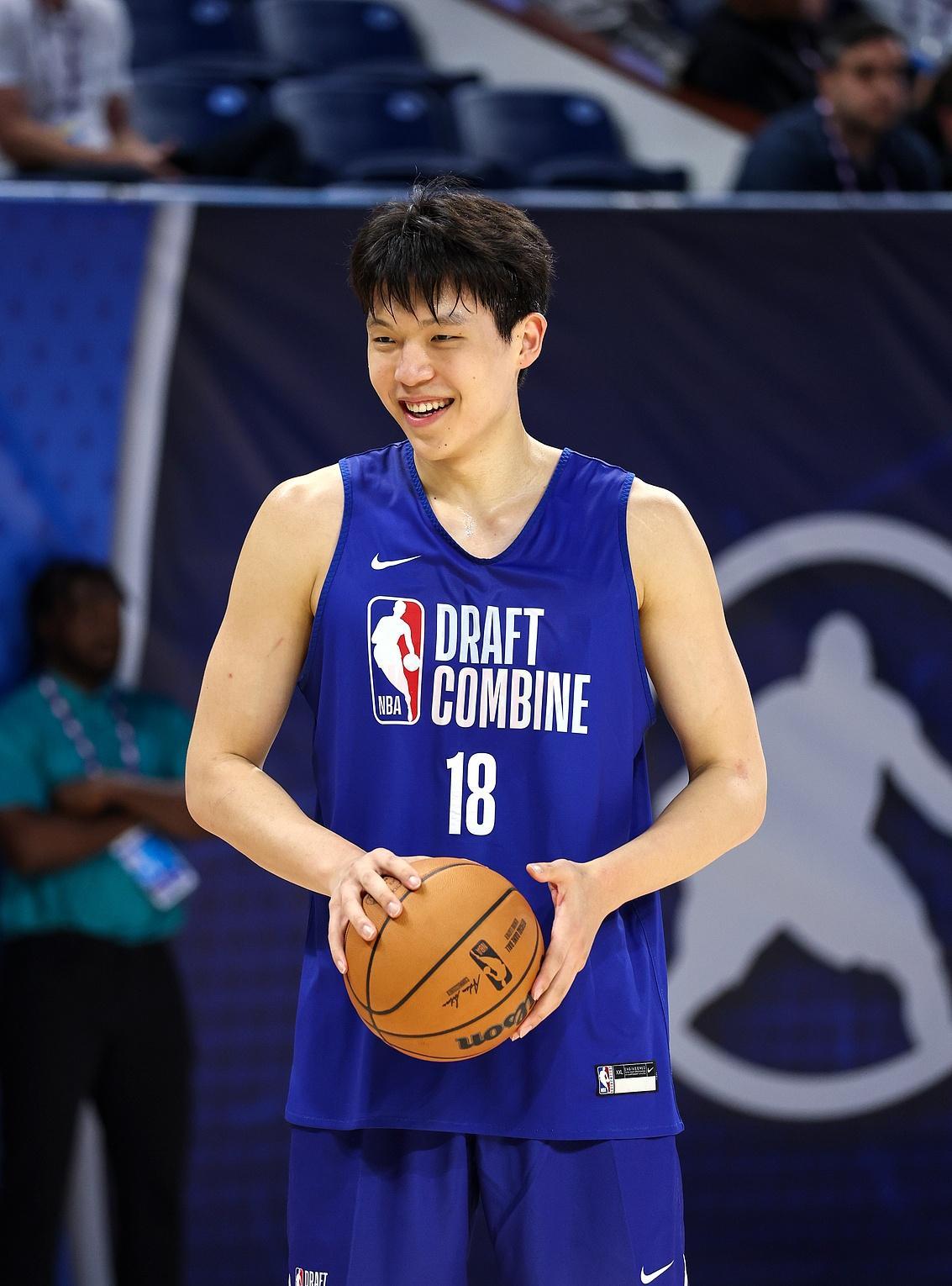 雄鹿绝地反击日本男篮，浓眉打破历史纪录的简单介绍