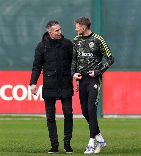 关于阿森纳碾压曼城,范佩西关键制胜的信息 关于阿森纳碾压曼城,范佩西关键制胜的信息