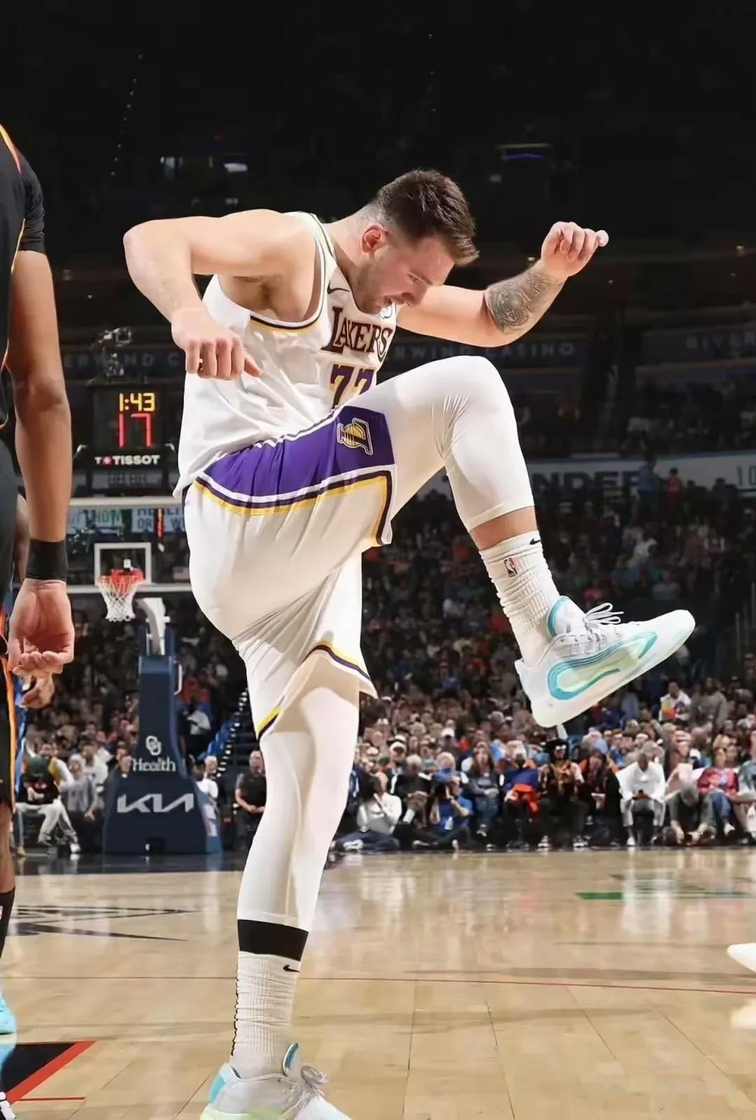 关于湖人B队爆冷猛龙,凯尔·库兹马完成帽子戏法的信息 关于湖人B队爆冷猛龙,凯尔·库兹马完成帽子戏法的信息