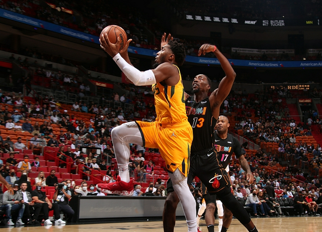 开云体育入口-爵士实现5连胜创纪录,米切尔表现风生水起