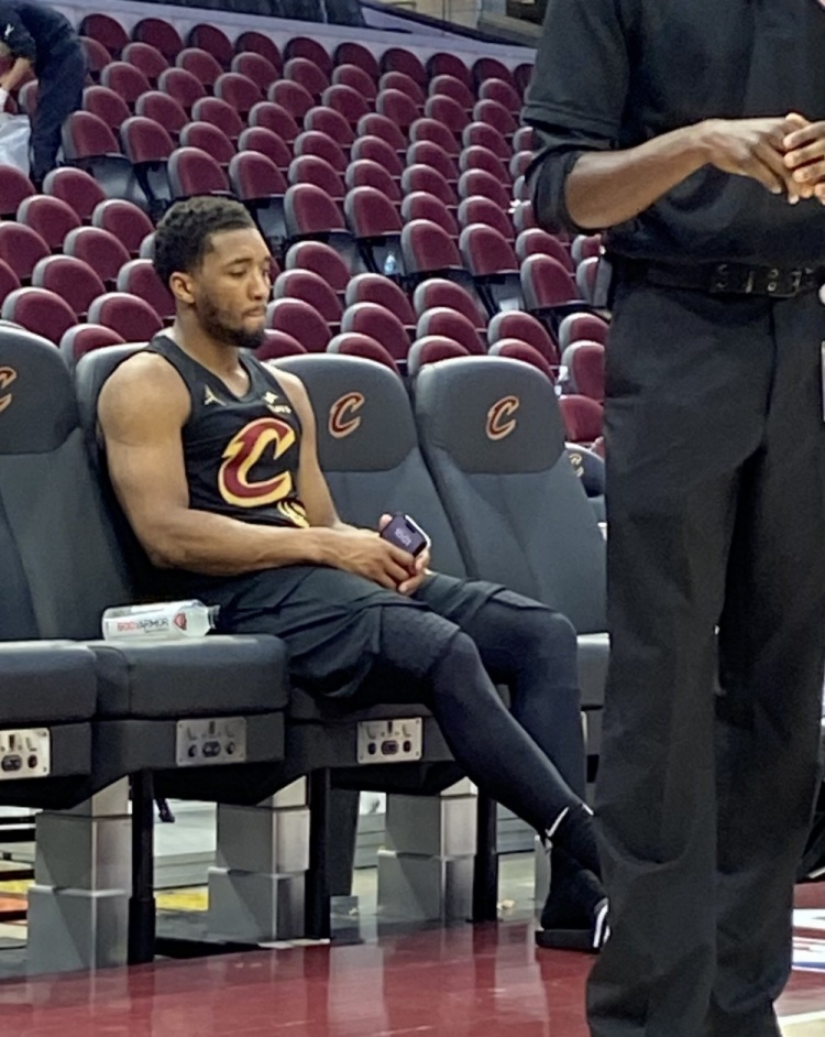 爵士实现5连胜创纪录,米切尔表现风生水起 爵士实现5连胜创纪录,米切尔表现风生水起