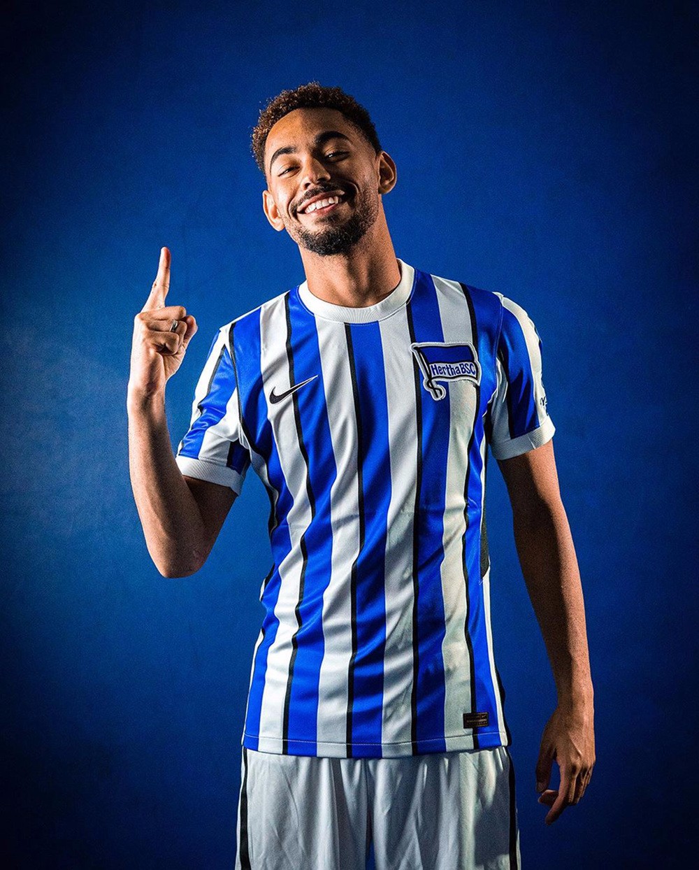 柏林赫塔蓝白军团力挽狂澜,夺回胜利宝座 柏林赫塔蓝白军团力挽狂澜,夺回胜利宝座