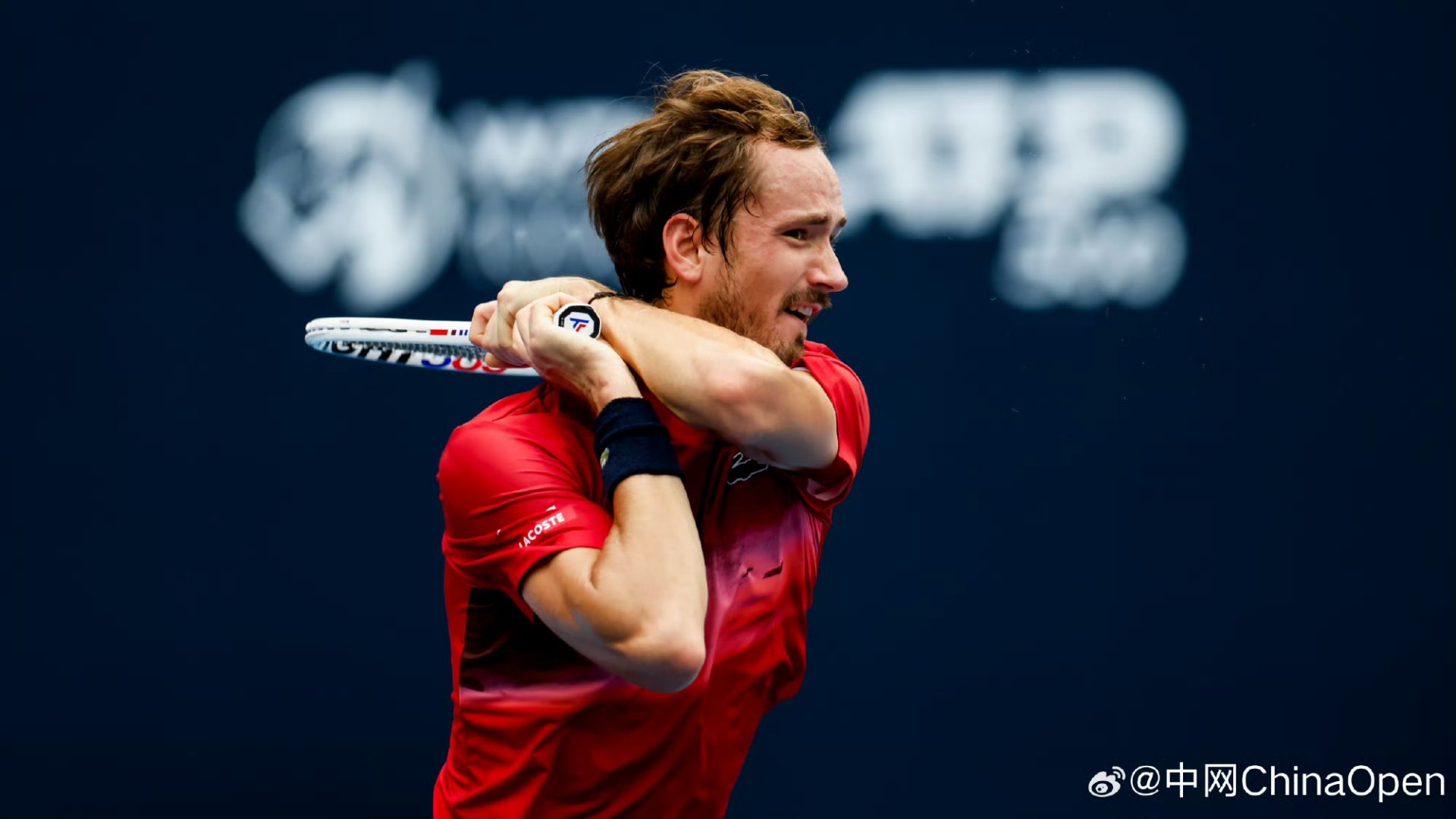 开云体育入口-包含法网险胜拉沃尔杯,梅德韦杰夫点燃赛场的词条