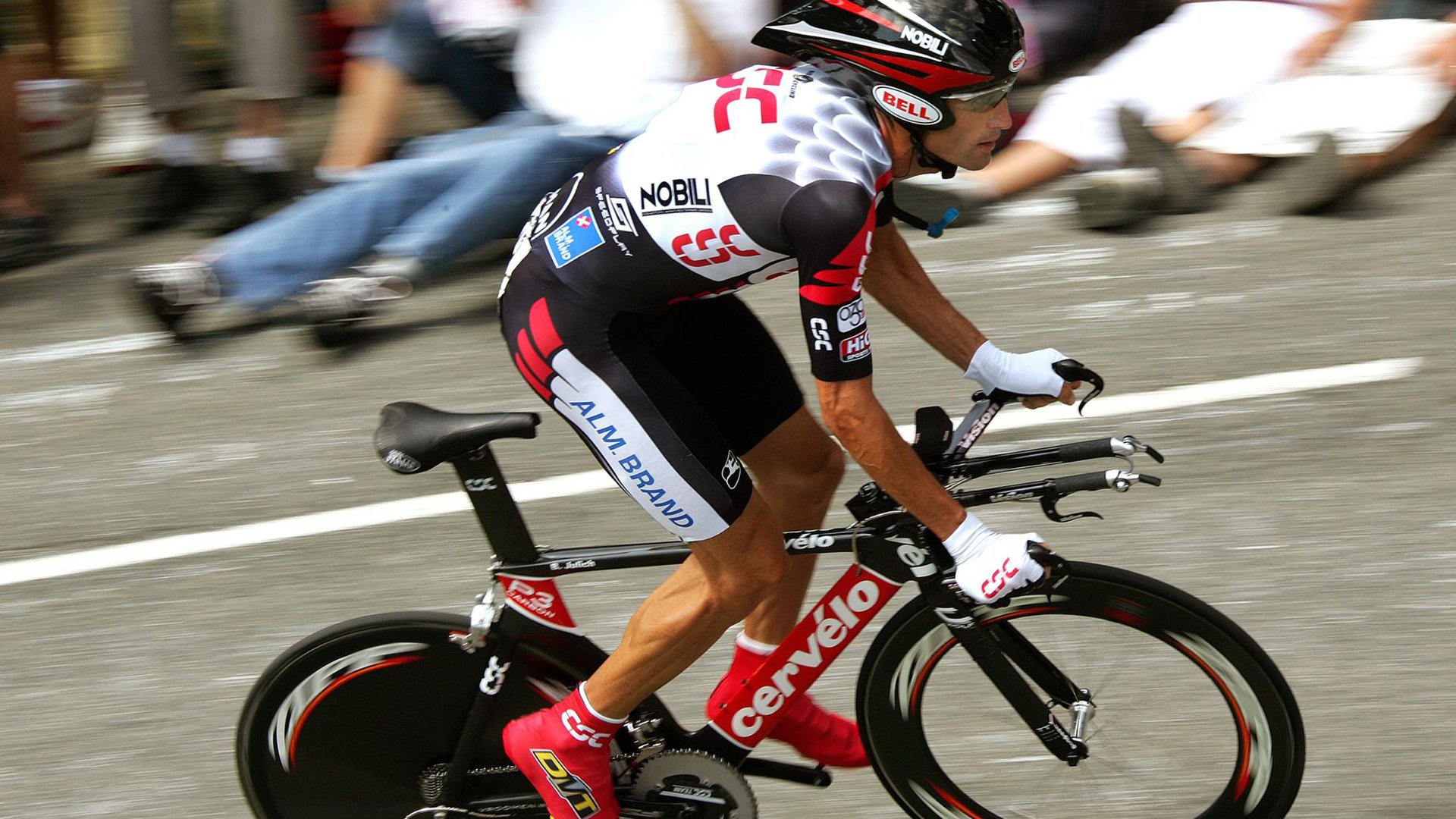 莱万一剑封喉，法国新军轻取巴萨的战术革命