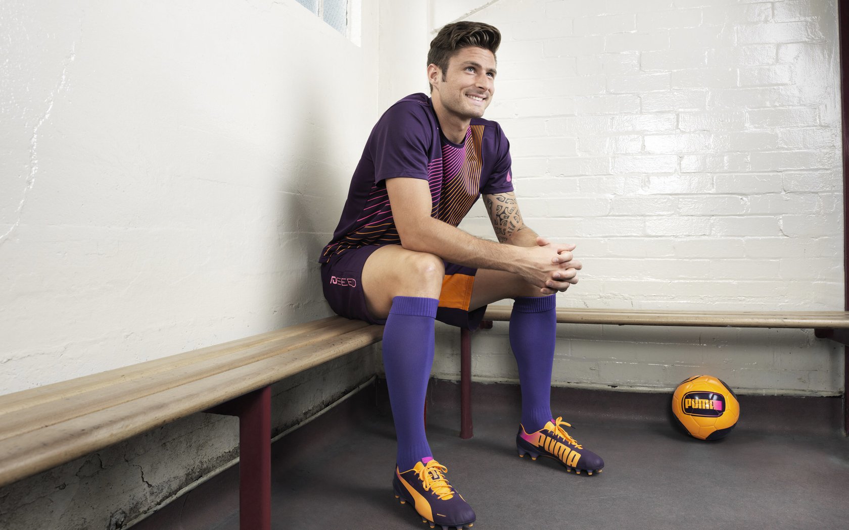 双线传奇，英格兰足球破壁日，马龙乒坛刷新史诗纪录